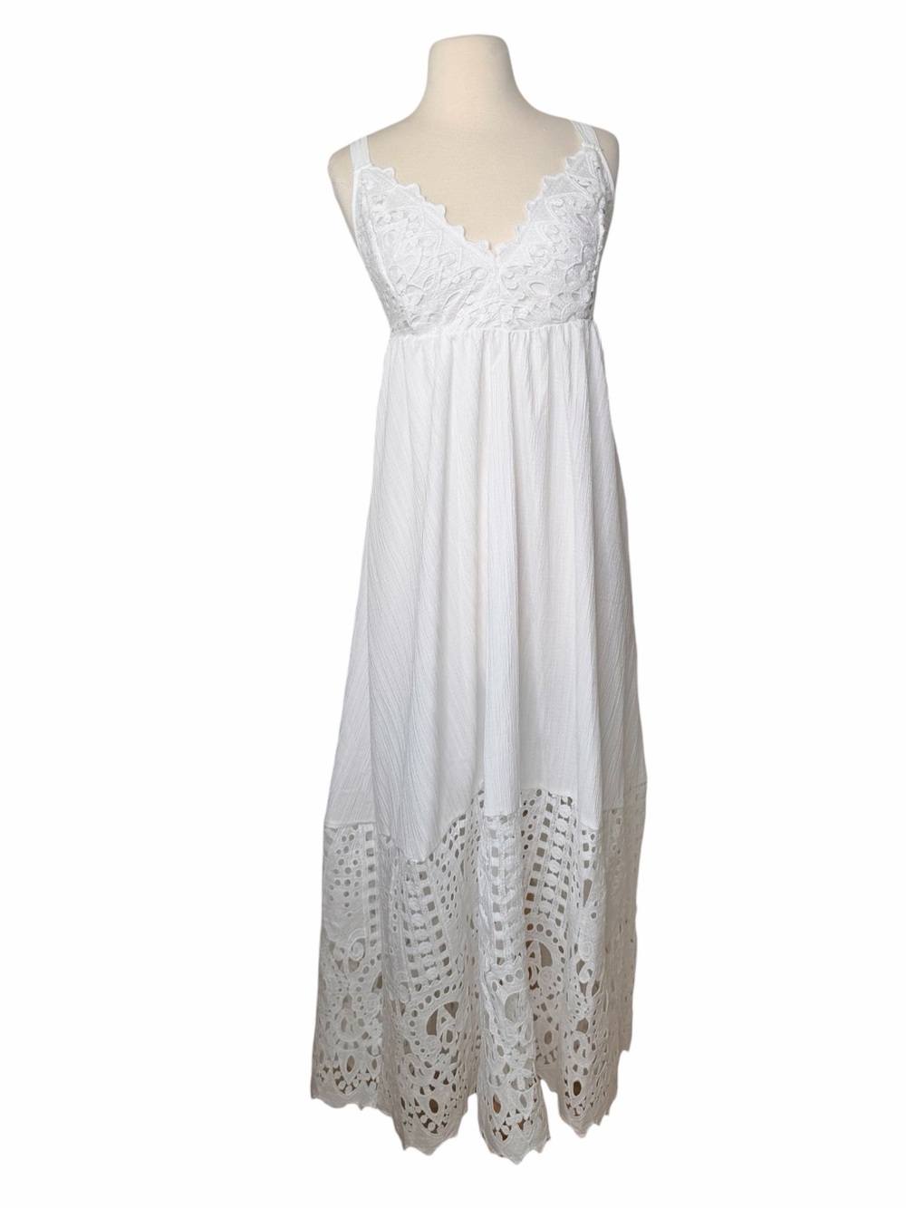 VINTAGE CROCHET WHITE MAXI SHIFT DRESS. - Picture 4 of 8